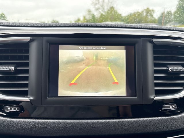 Used 2020 Chrysler Pacifica Touring w/ S Appearance Package FWD image 15