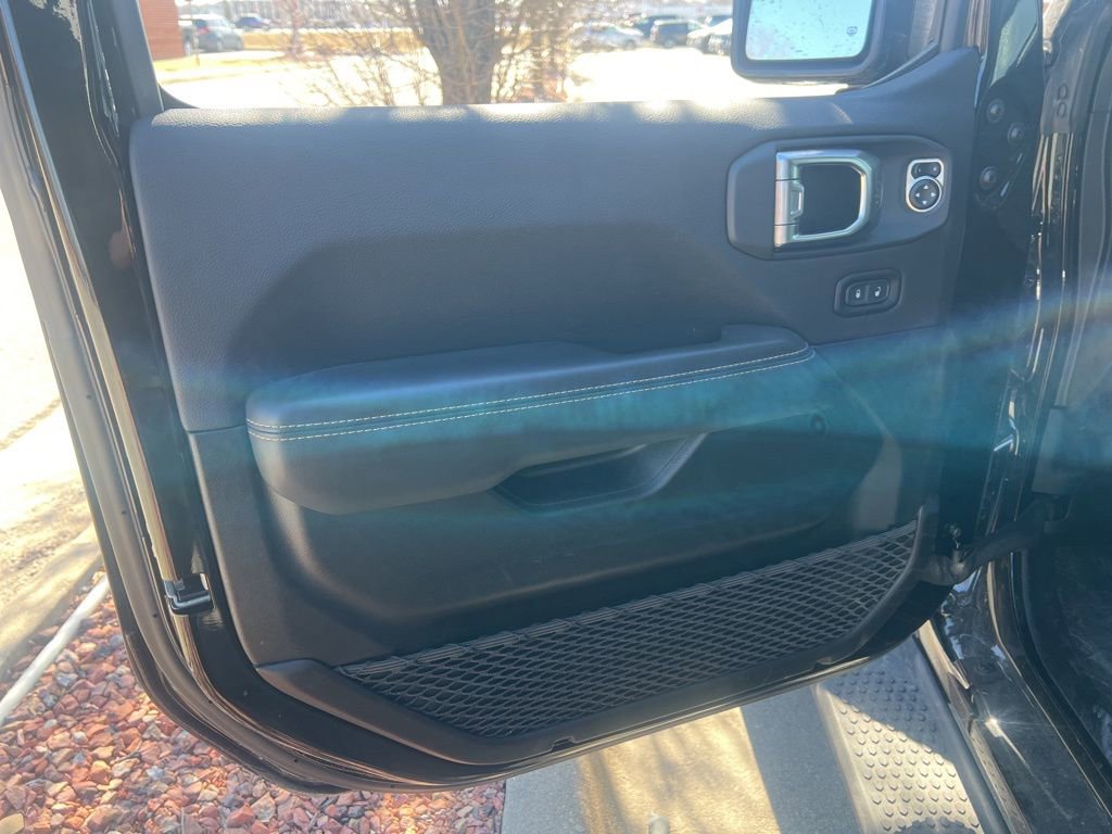 Used 2025 Jeep Wrangler Unlimited Sahara image 7