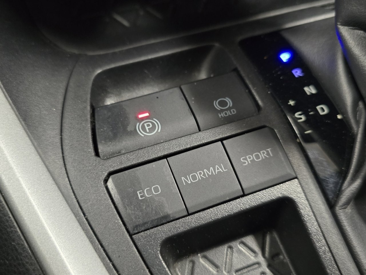 Used 2024 Toyota RAV4 LE image 6