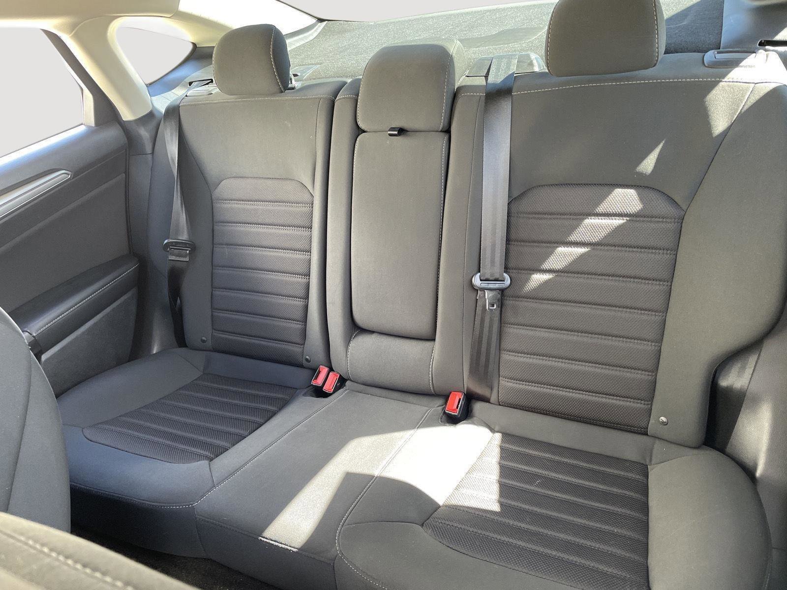 Used 2020 Ford Fusion SE image 21