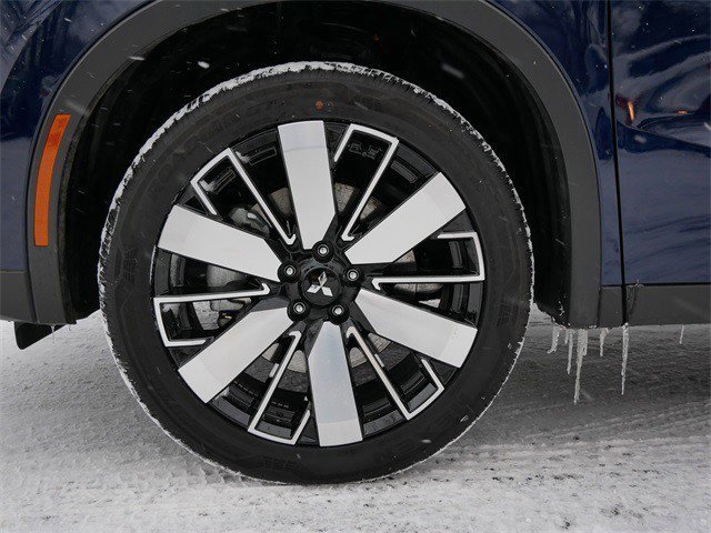 Used 2025 Mitsubishi Outlander SE image 9