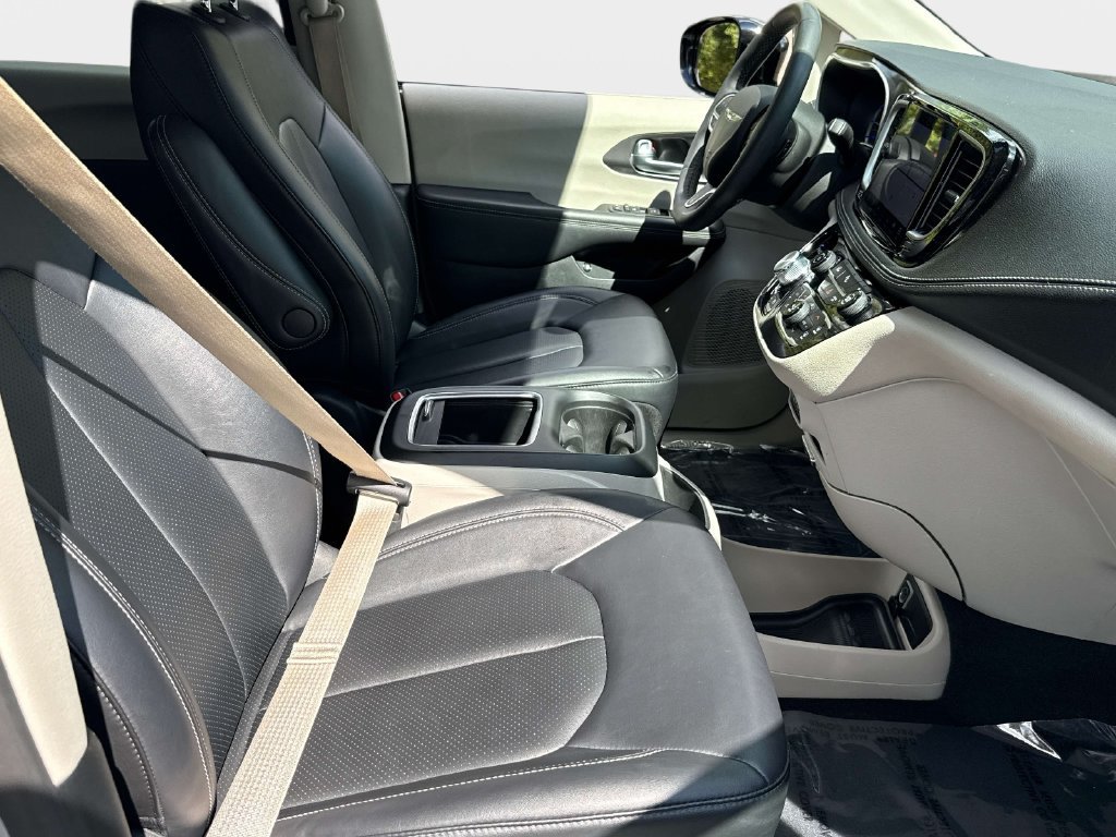 Used 2024 Chrysler Pacifica Limited FWD image 8