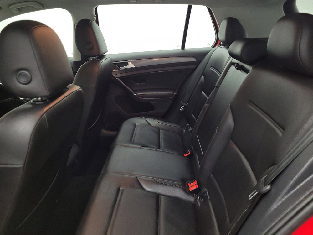 Used 2019 Volkswagen Golf SE image 18