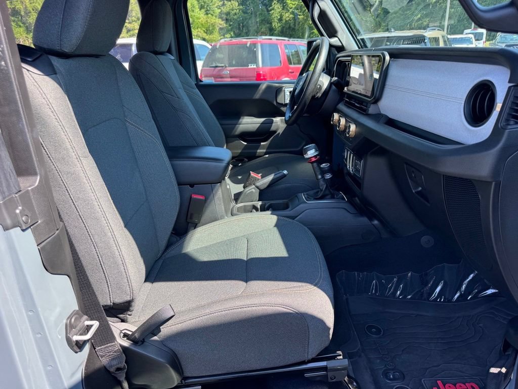 Used 2025 Jeep Wrangler Sport AWD/4WD image 22
