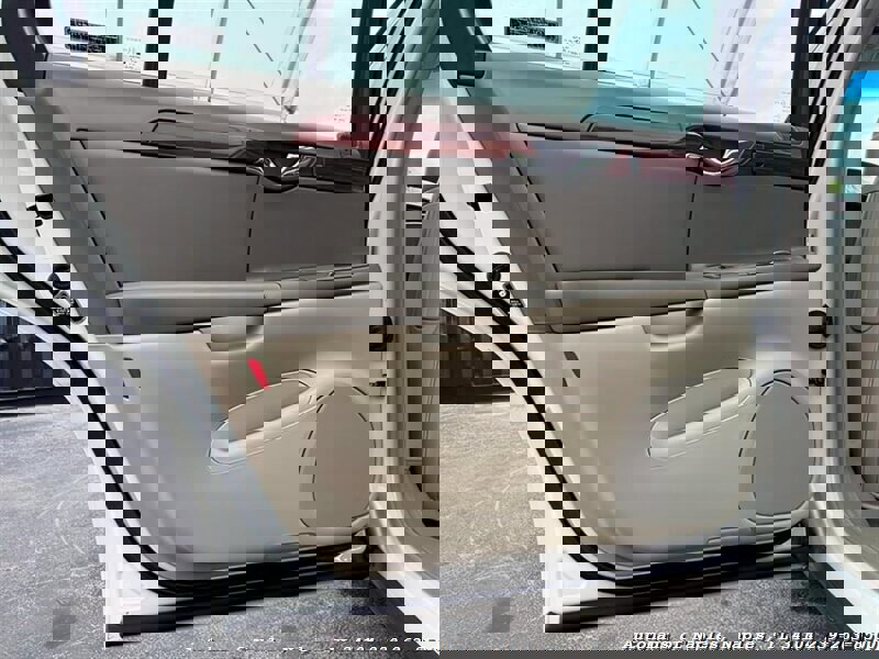 Used 2001 Cadillac De Ville w/ Comfort/Convenience Pkg image 25