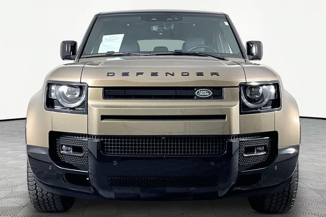 Used 2025 Land Rover Defender 110 X-Dynamic SE AWD/4WD image 2