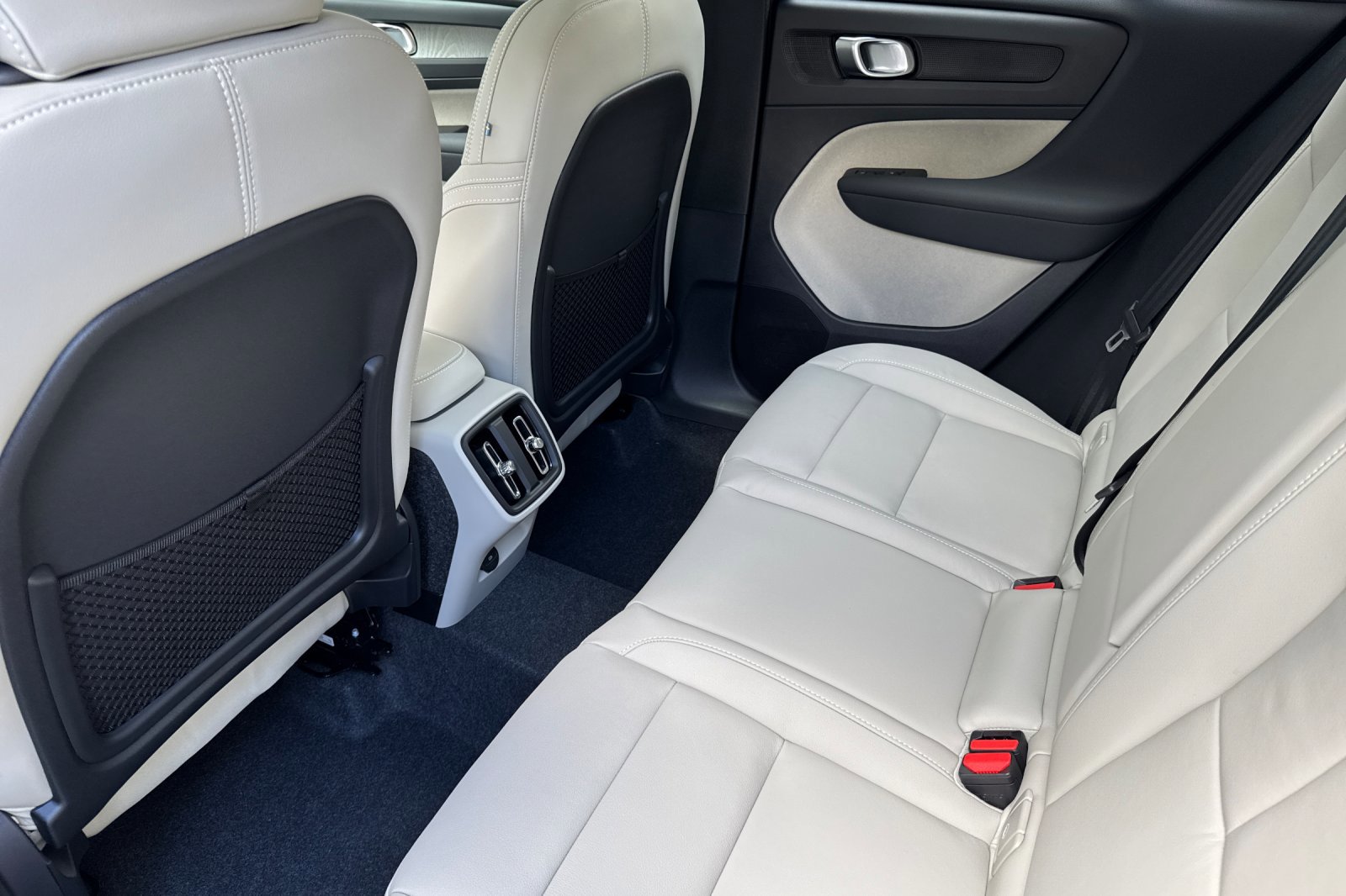 New 2025 Volvo XC40 B5 Ultra image 10