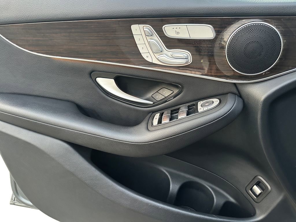 Used 2022 Mercedes-Benz GLC 300 4MATIC Coupe image 10