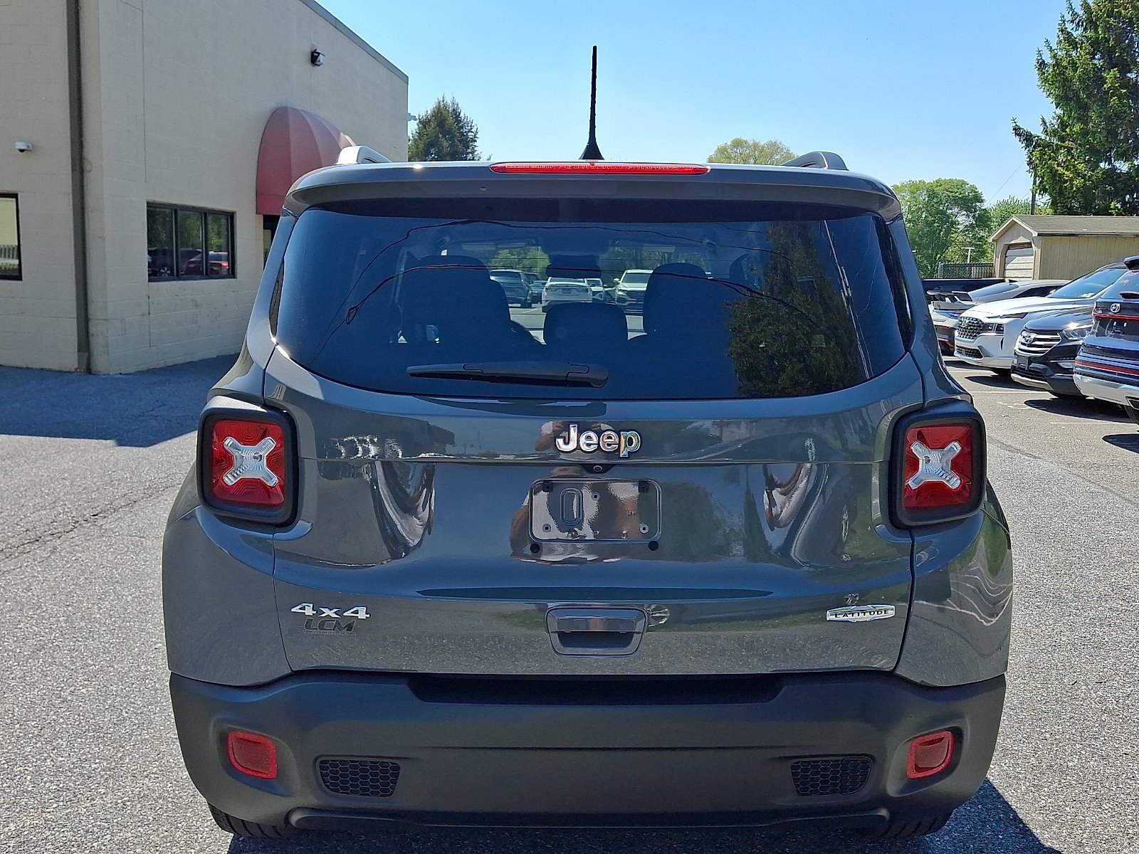 Used 2022 Jeep Renegade Latitude AWD/4WD image 6