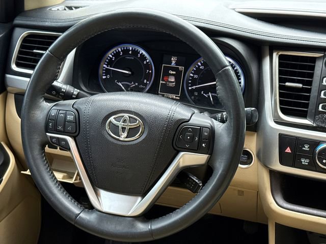 Used 2016 Toyota Highlander XLE FWD image 13
