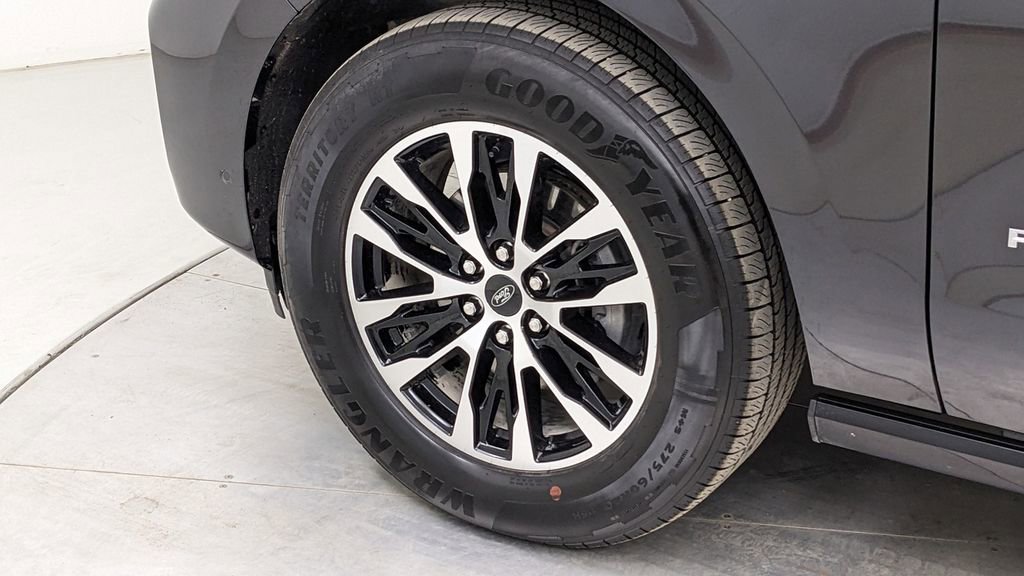Certified 2025 Ford Expedition Platinum AWD/4WD image 5
