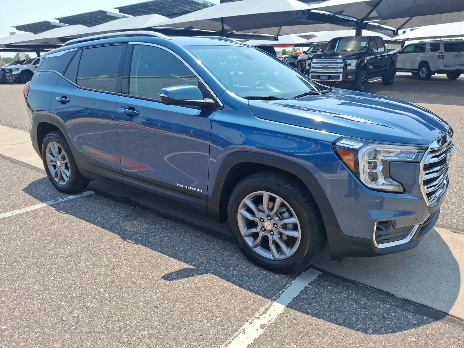 Used 2024 GMC Terrain SLT AWD/4WD image 7