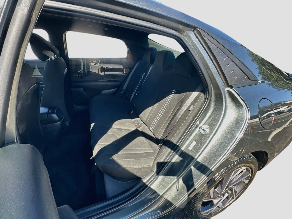 Used 2025 Hyundai Elantra Sport FWD image 22
