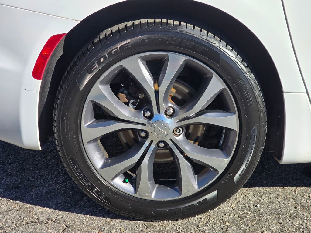 Used 2017 Chrysler Pacifica Limited w/ Tire & Wheel Group image 13