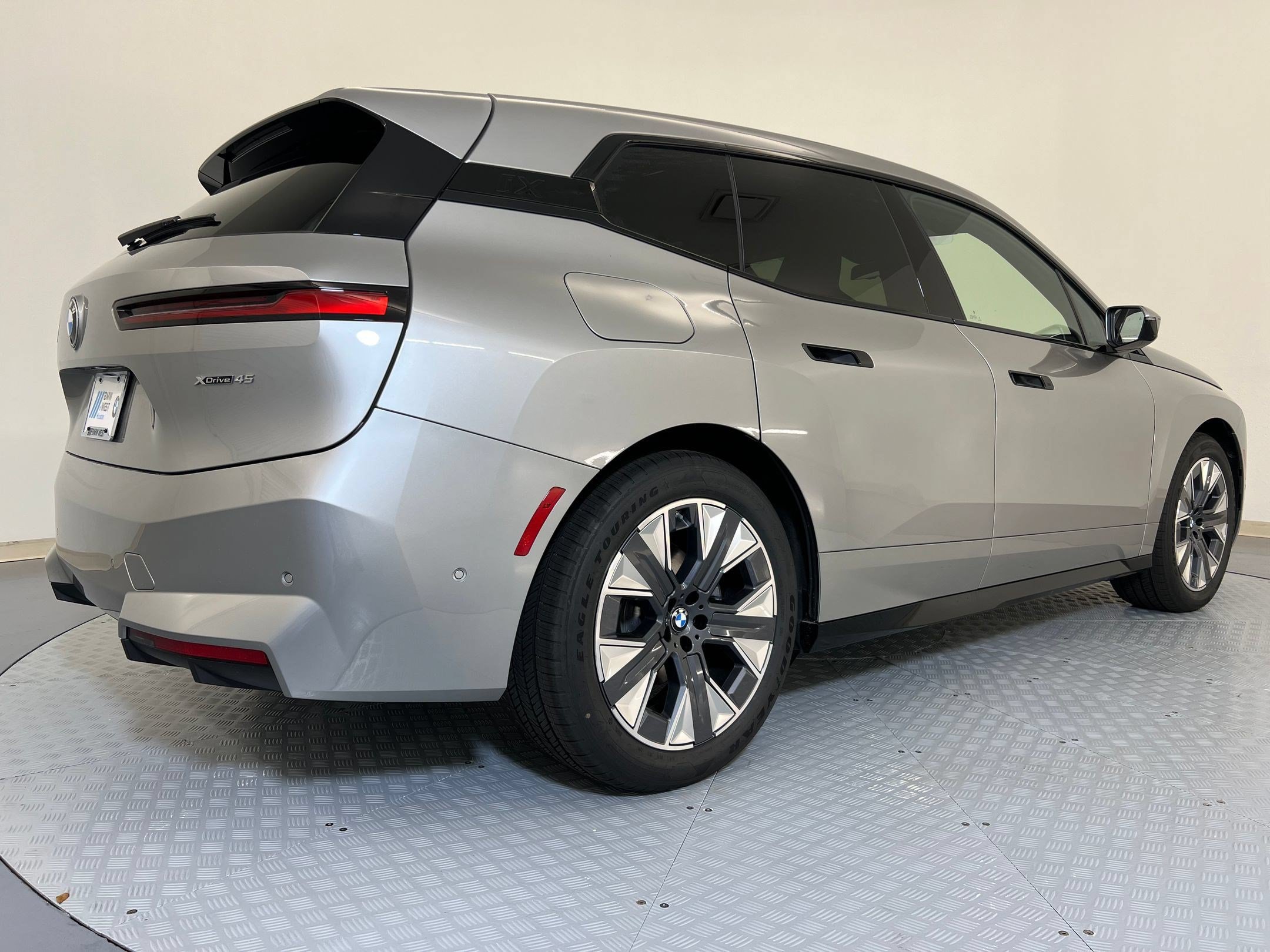New 2026 BMW iX xDrive45 AWD/4WD image 9