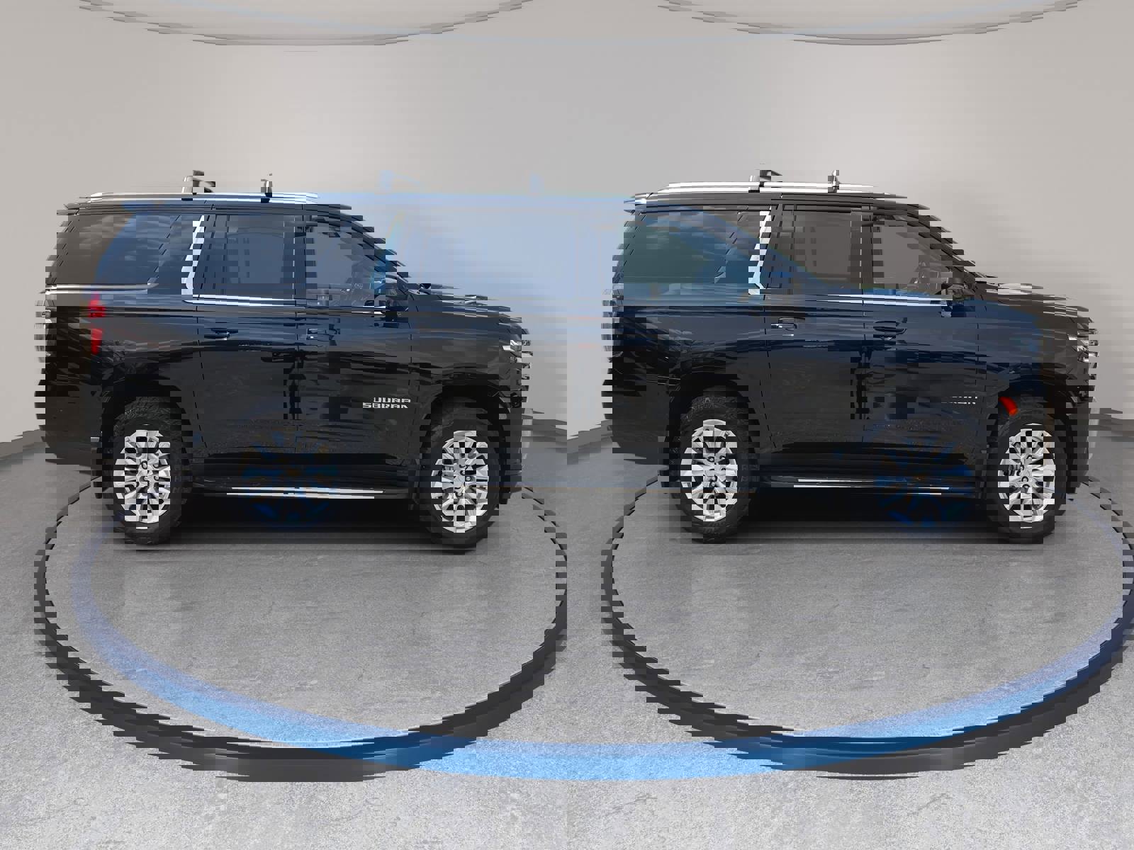 Used 2022 Chevrolet Suburban LT w/ Luxury Package image 4