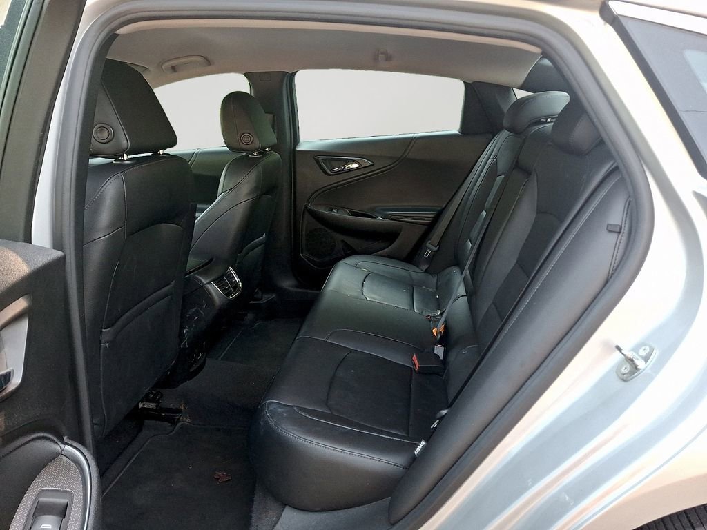 Used 2016 Chevrolet Malibu LT w/ Leather Package FWD image 8