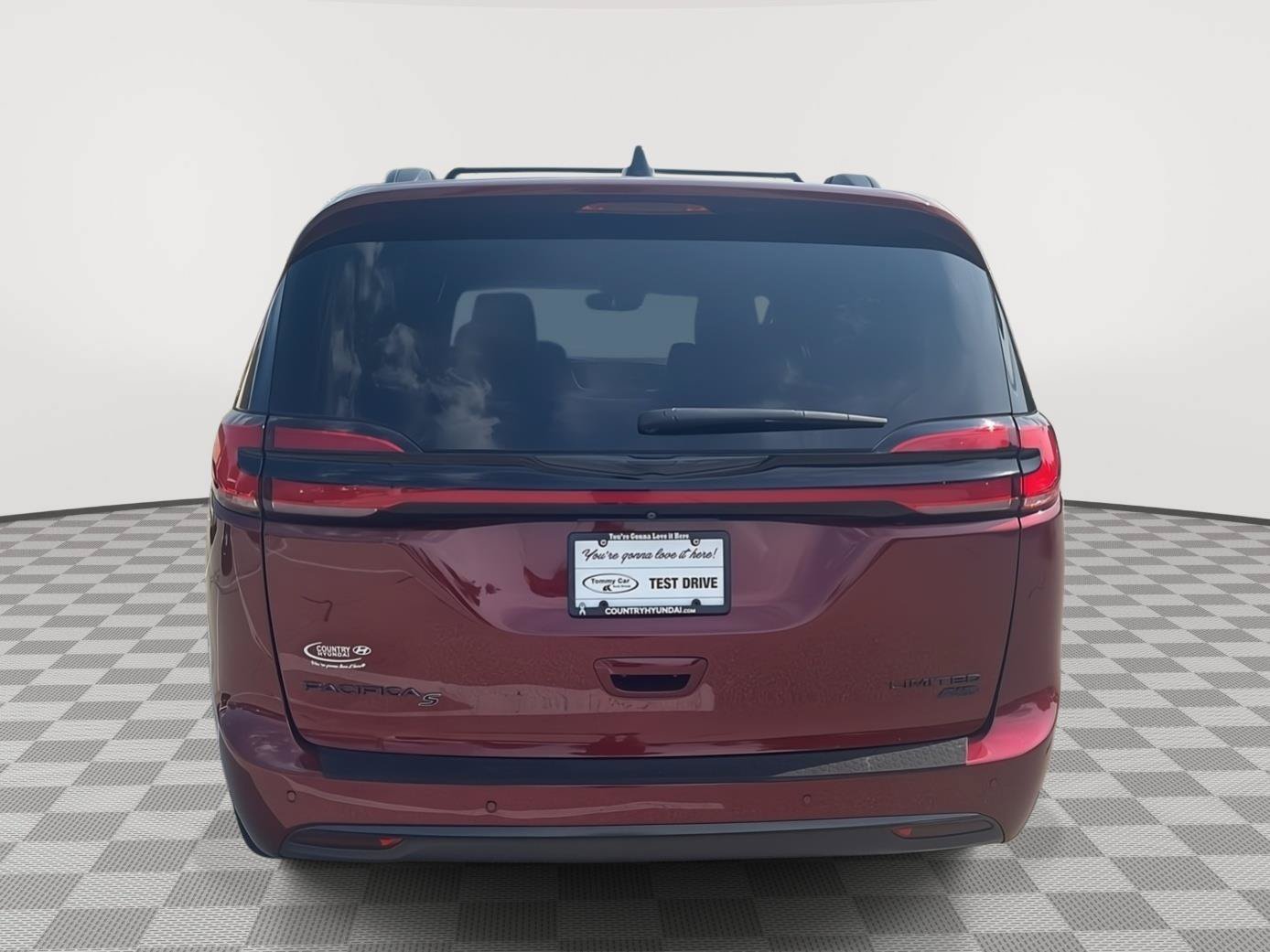 Used 2023 Chrysler Pacifica Limited w/ Uconnect Theater Family Group AWD/4WD image 6
