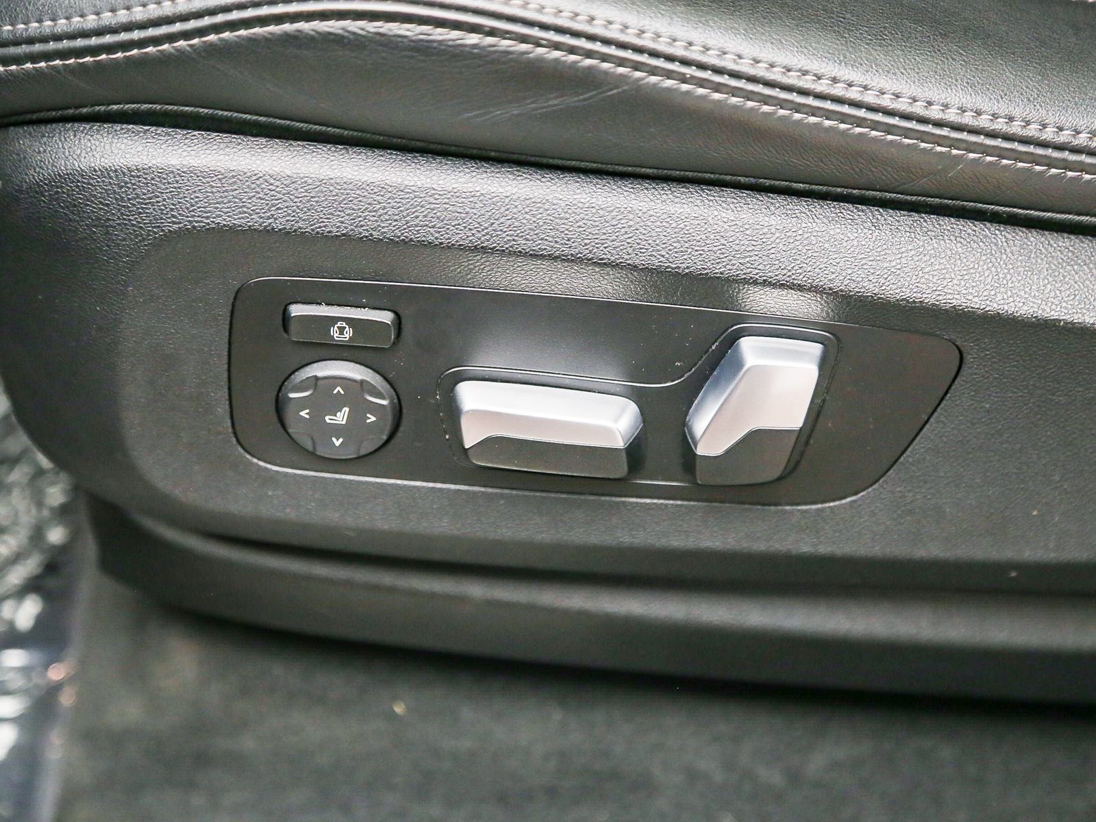 Used 2024 BMW X5 sDrive40i w/ Parking Assistance Package RWD image 23