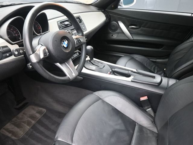 Used 2005 BMW Z4 2.5i image 18