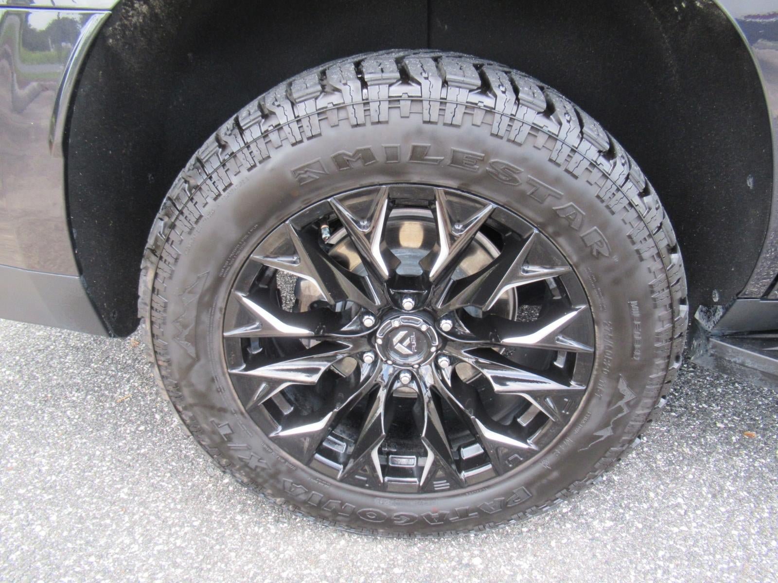 Used 2024 GMC Yukon AT4 w/ Technology Package AWD/4WD image 8