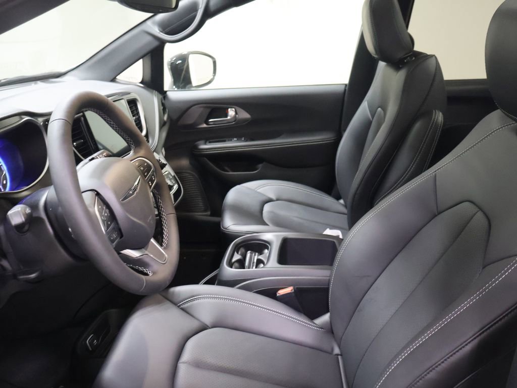 New 2026 Chrysler Pacifica Select image 10