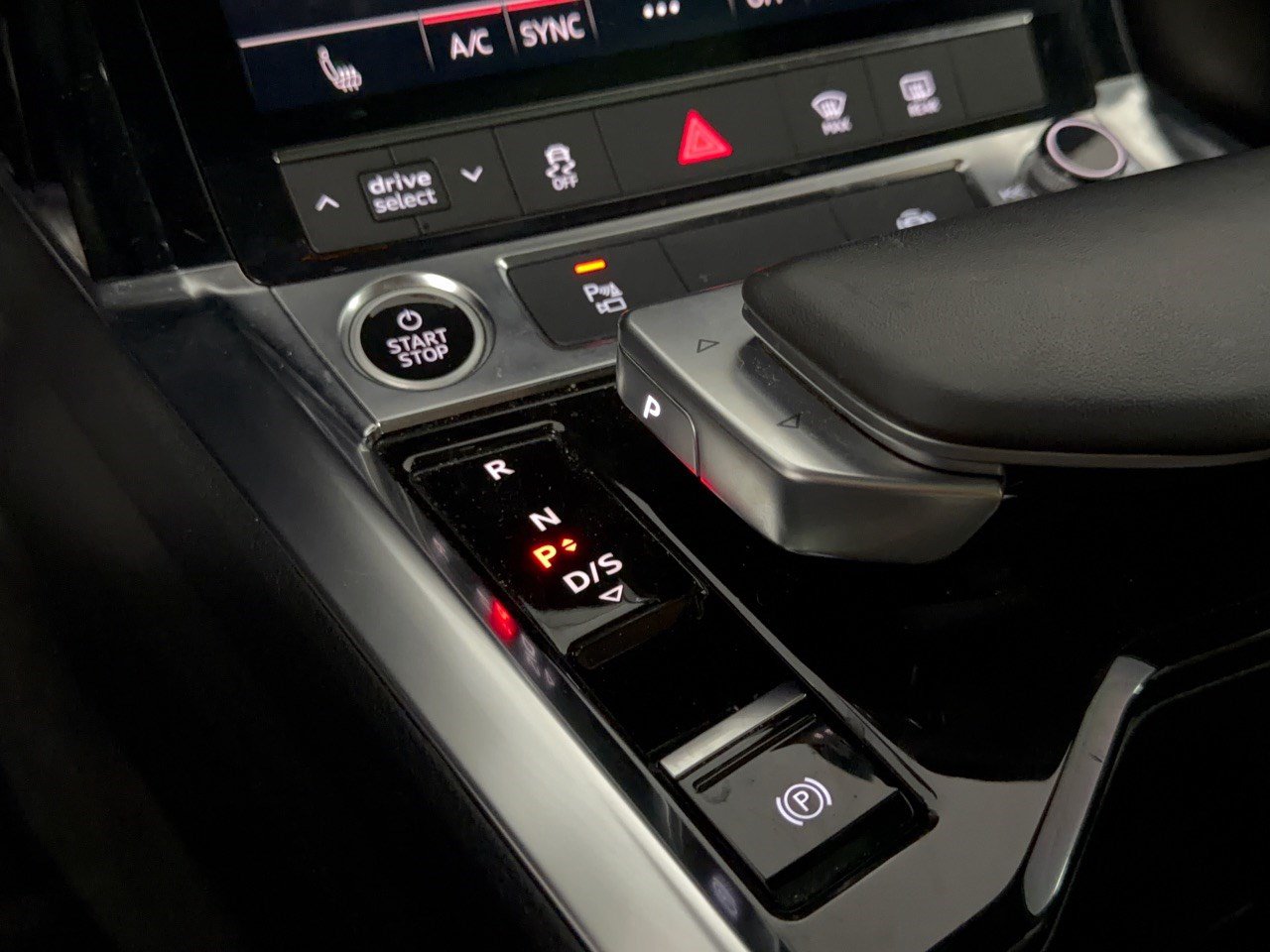 Certified 2024 Audi Q8 e-tron Premium Plus AWD/4WD image 21