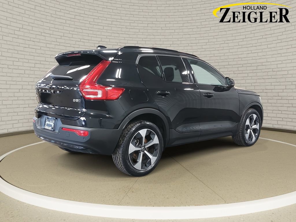 Used 2024 Volvo XC40 B5 Plus w/ Climate Package image 5