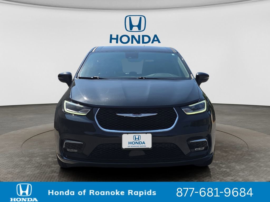 Used 2023 Chrysler Pacifica Touring-L image 8