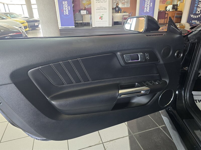 Used 2019 Ford Mustang Premium RWD image 7