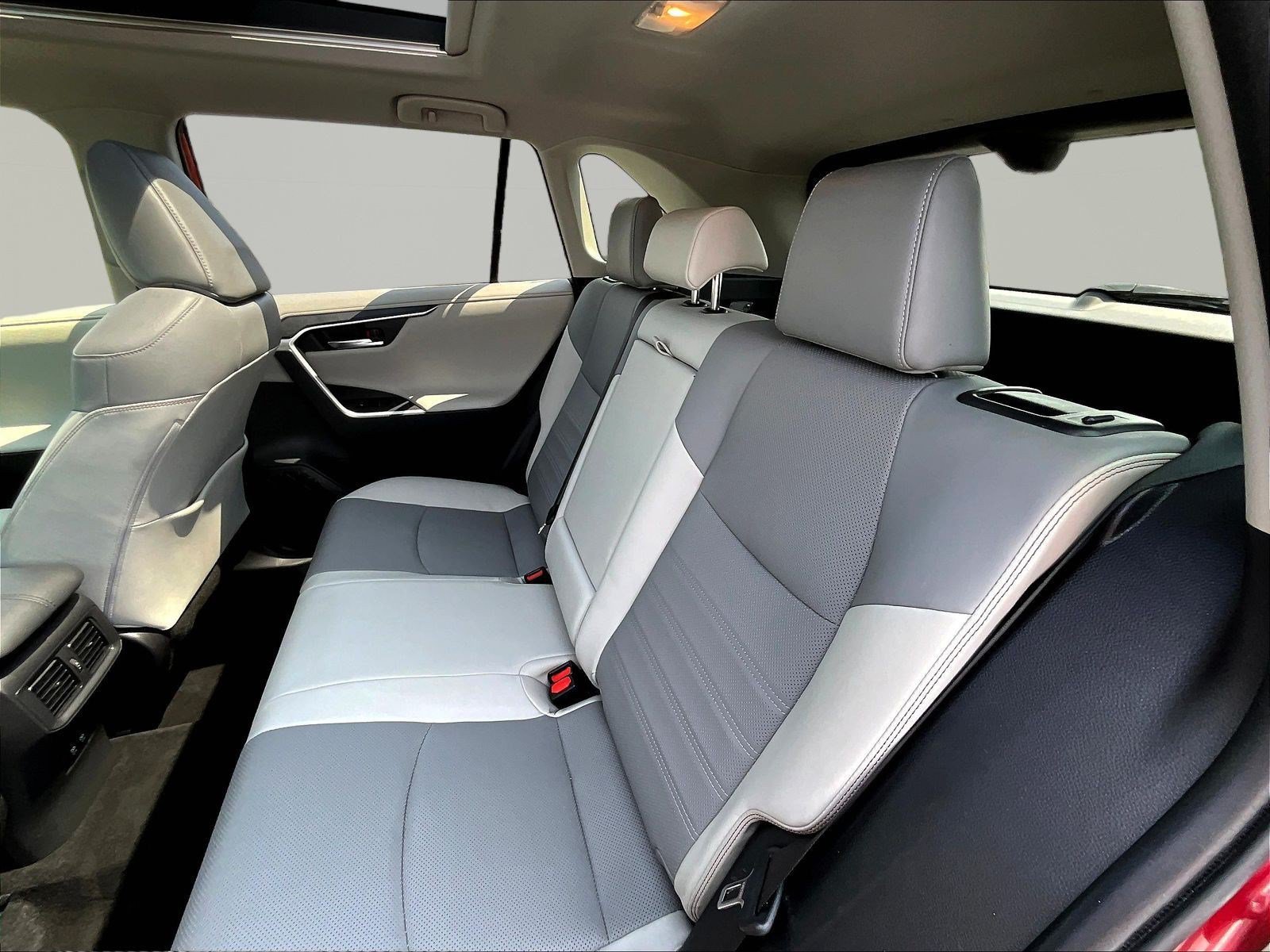 Used 2019 Toyota RAV4 Limited AWD/4WD image 22