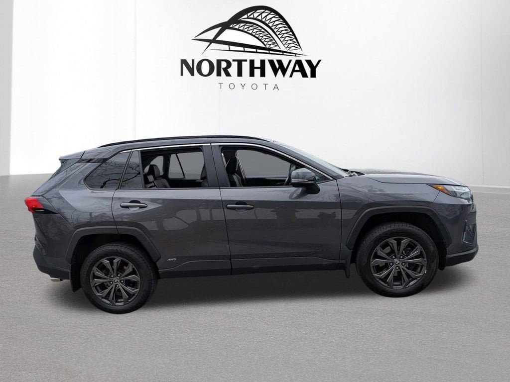 Used 2022 Toyota RAV4 XLE Premium AWD/4WD image 3