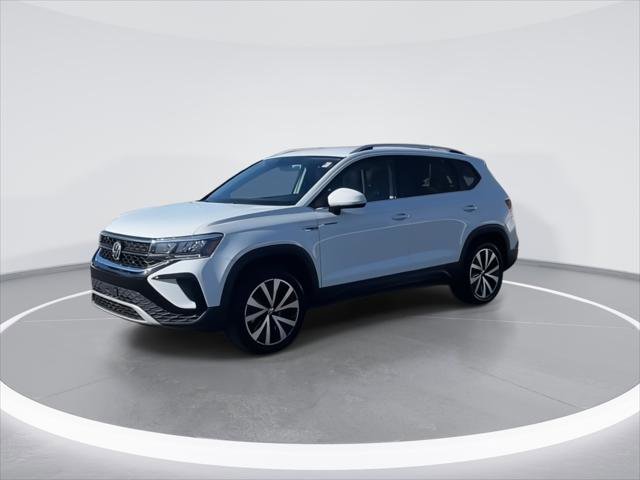 Certified 2022 Volkswagen Taos SE image 4