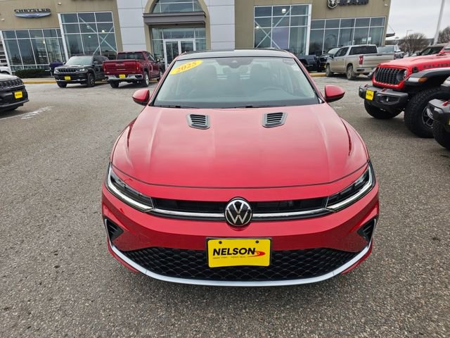 Used 2025 Volkswagen Jetta SE w/ Sunroof Package image 3