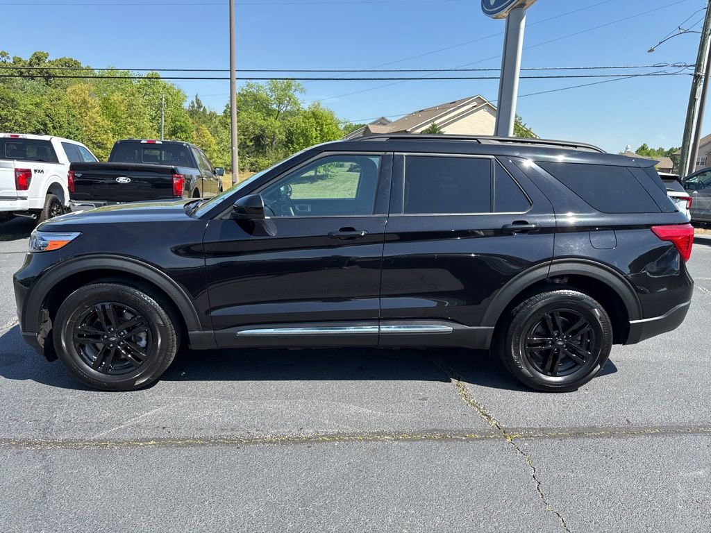 Used 2023 Ford Explorer XLT AWD/4WD image 30