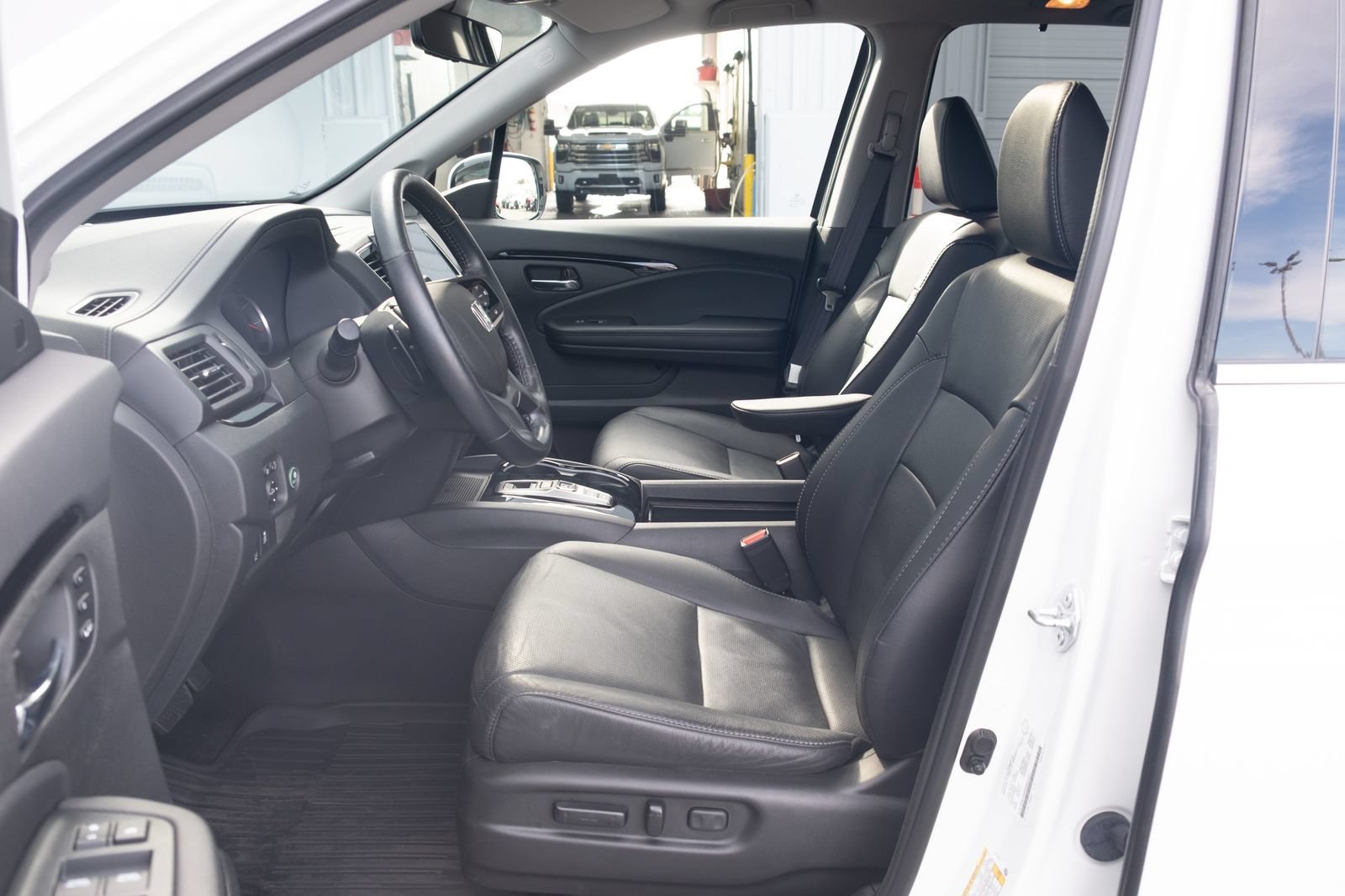 Used 2022 Honda Pilot Touring image 11