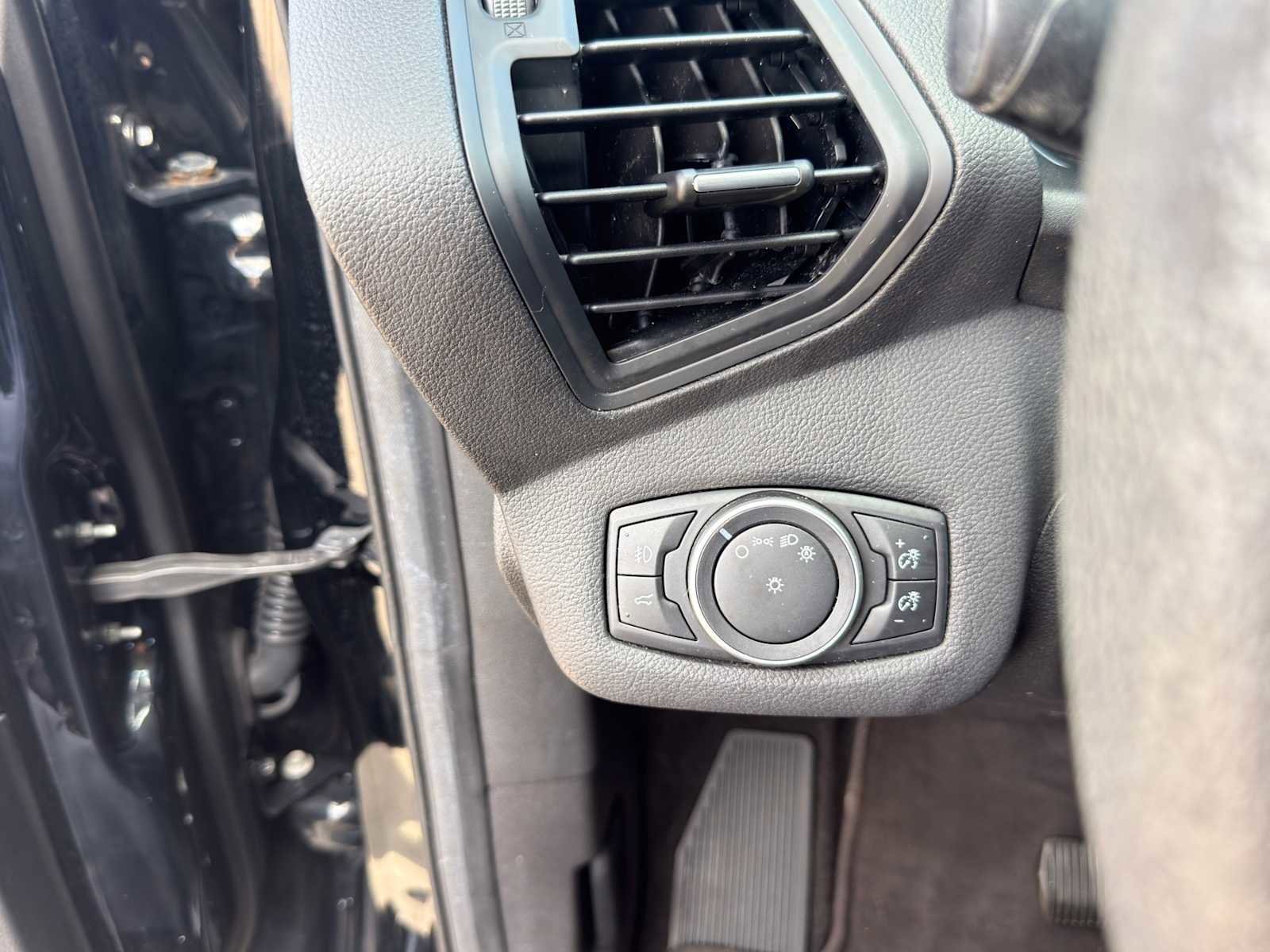 Used 2017 Ford Escape SE w/ Equipment Group 201A image 20