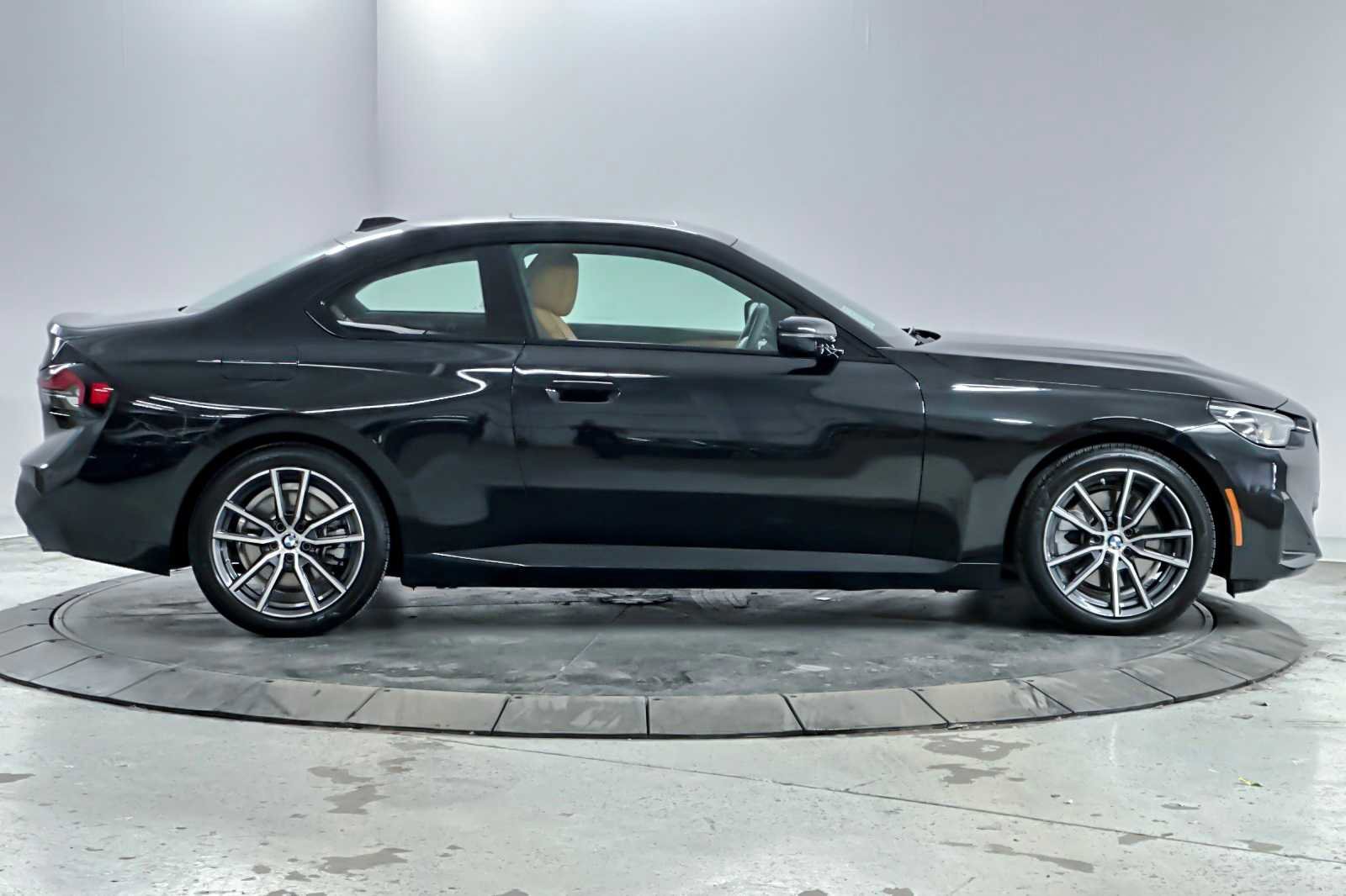 Used 2025 BMW 230i Coupe w/ Premium Package image 8