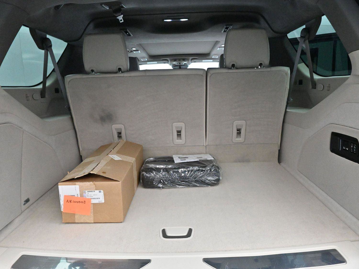 Certified 2022 Cadillac Escalade ESV Sport Platinum w/ Heavy-Duty Trailer Package image 10