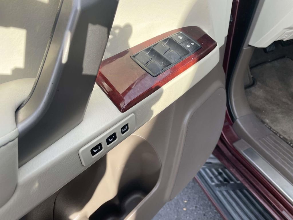 Used 2013 Lexus GX 460 image 26