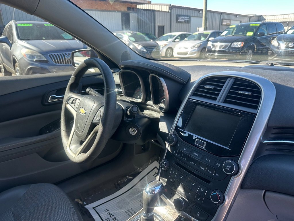 Used 2015 Chevrolet Malibu LT w/ Power Convenience Package image 8