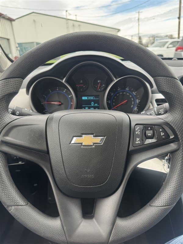 Used 2015 Chevrolet Cruze LS FWD image 15