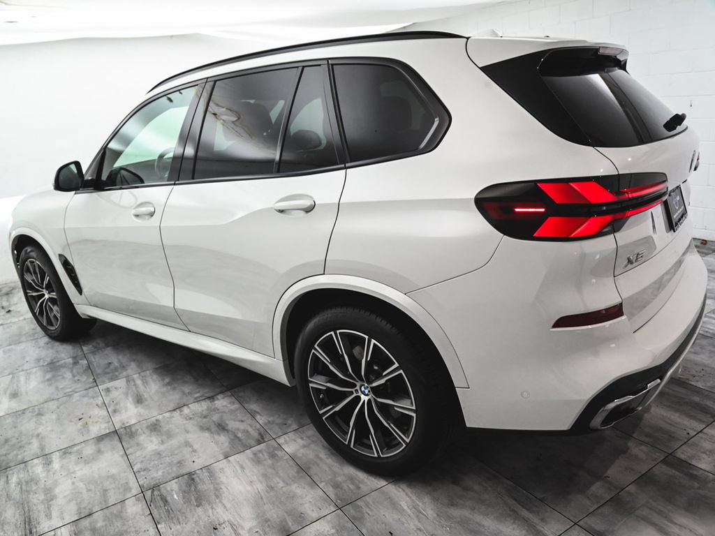 Used 2025 BMW X5 xDrive40i AWD/4WD image 4