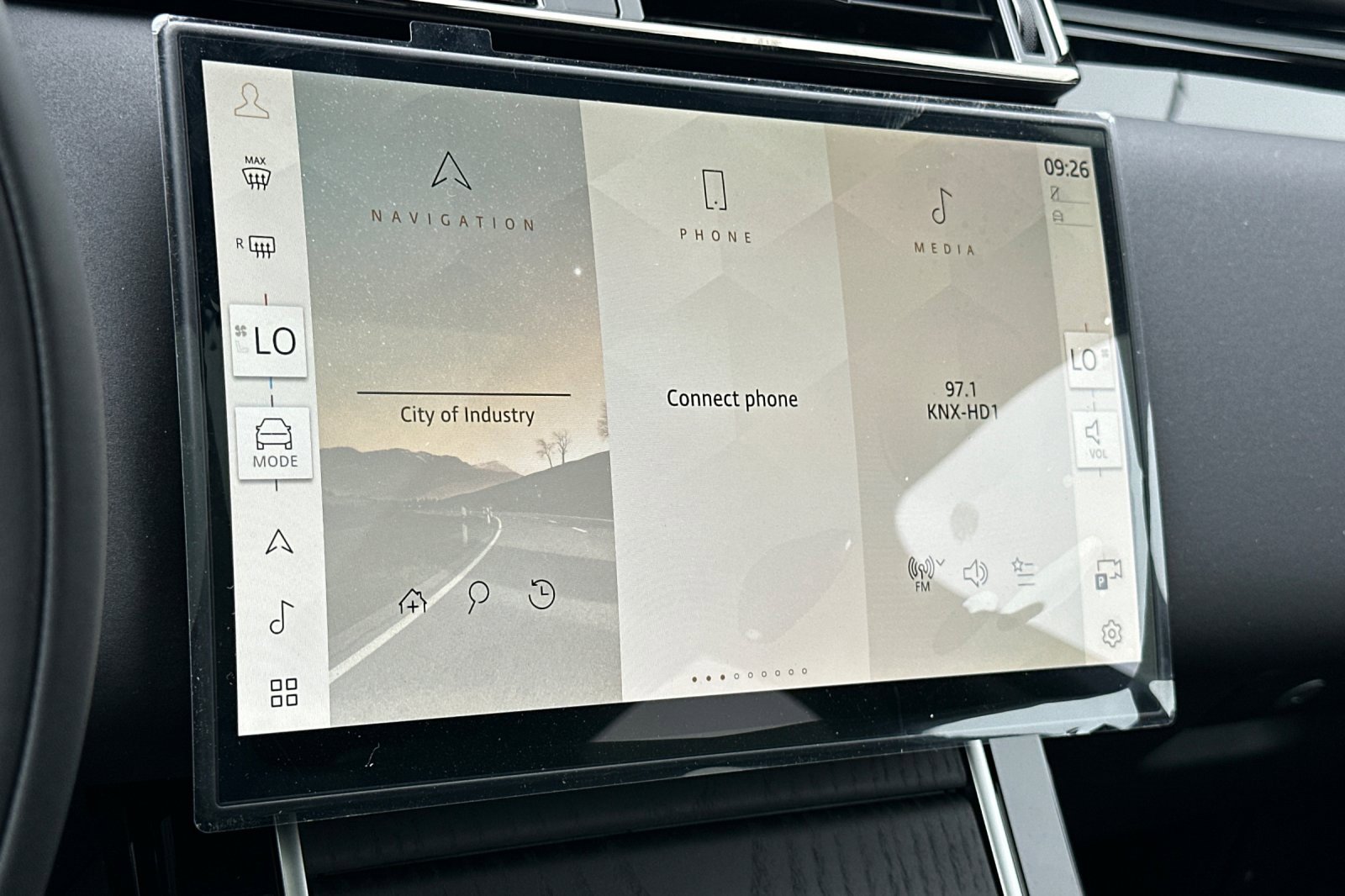New 2026 Land Rover Range Rover Velar Dynamic SE image 21