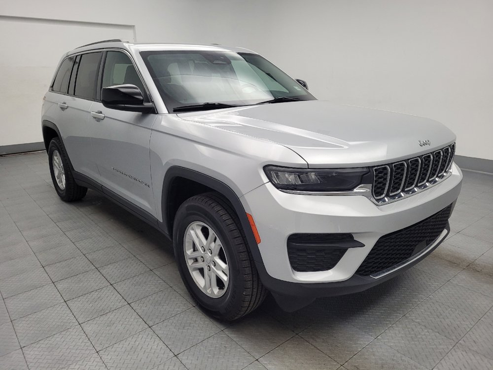 Used 2024 Jeep Grand Cherokee Laredo RWD image 13