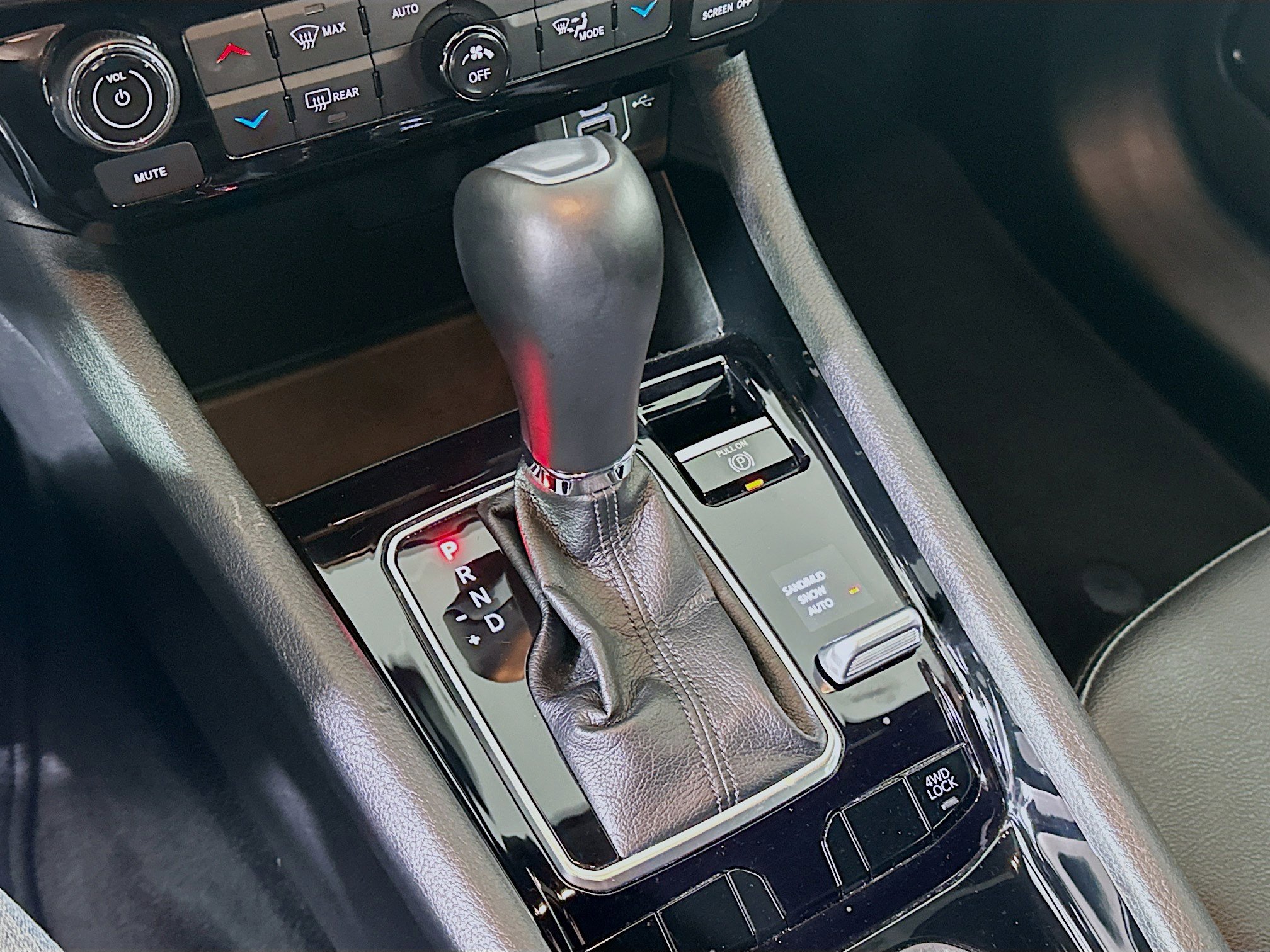 Used 2025 Jeep Compass Limited image 24