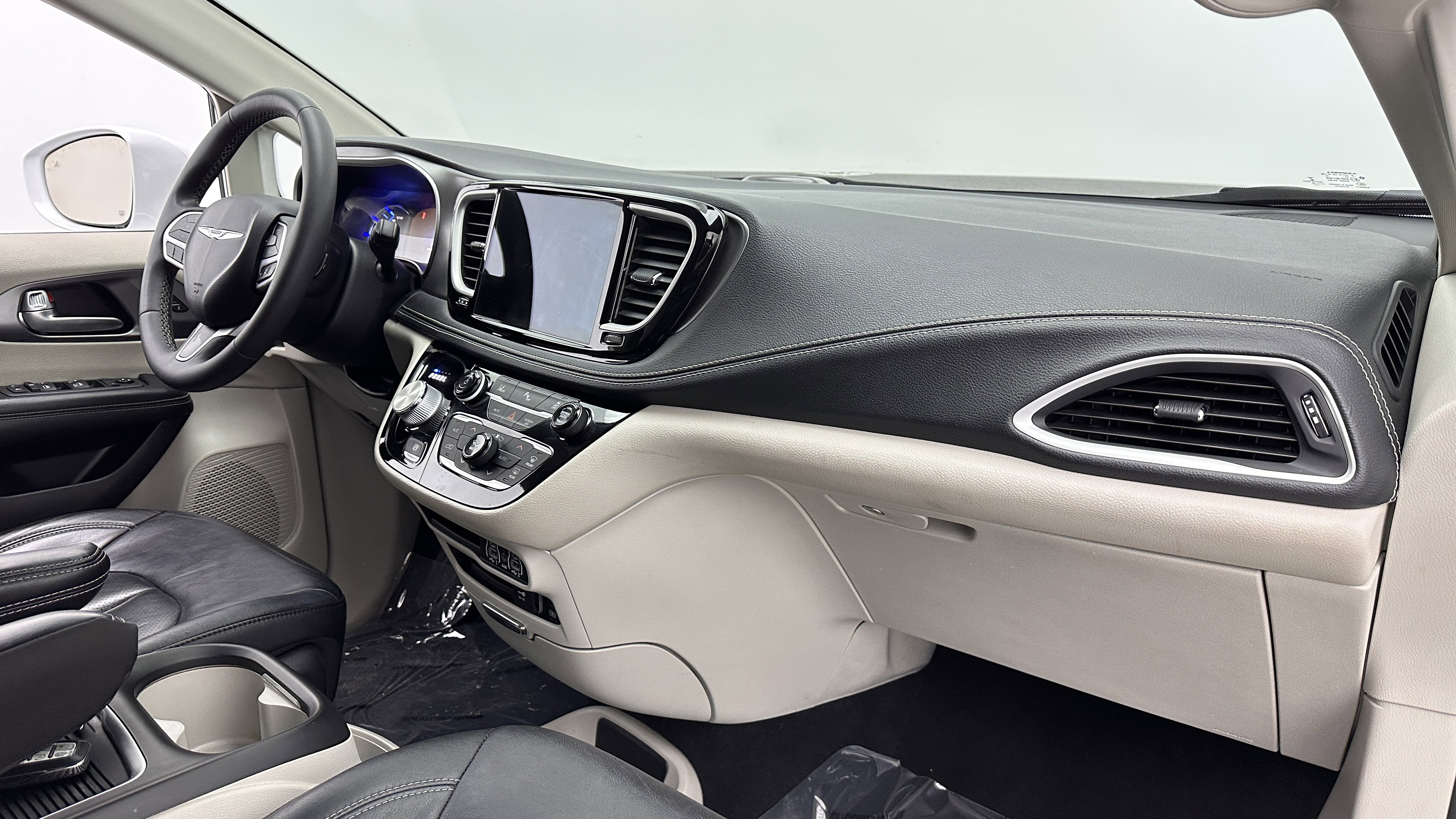 Used 2022 Chrysler Pacifica Touring-L FWD image 36