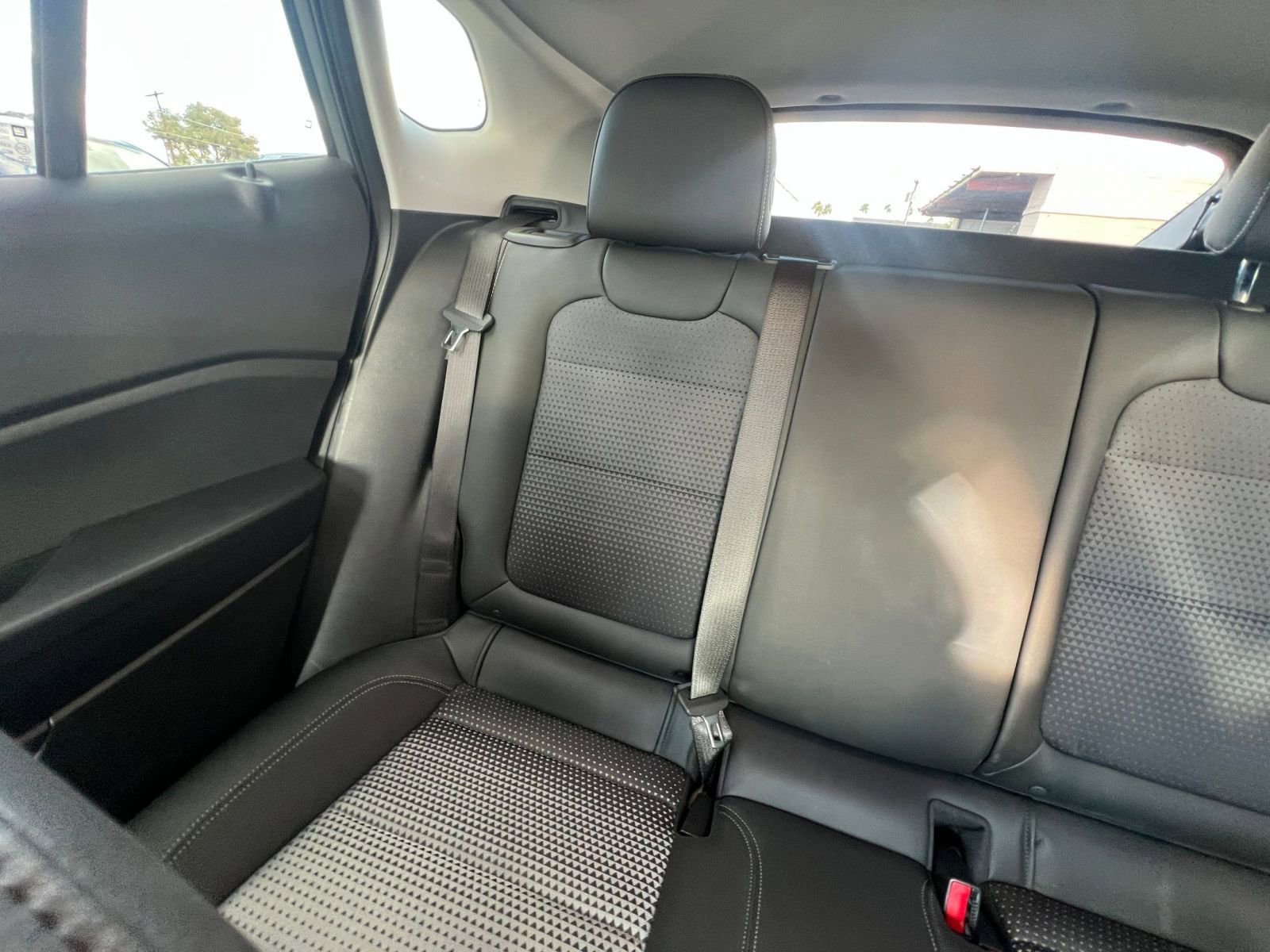 Used 2025 Chevrolet Trax LT FWD image 39