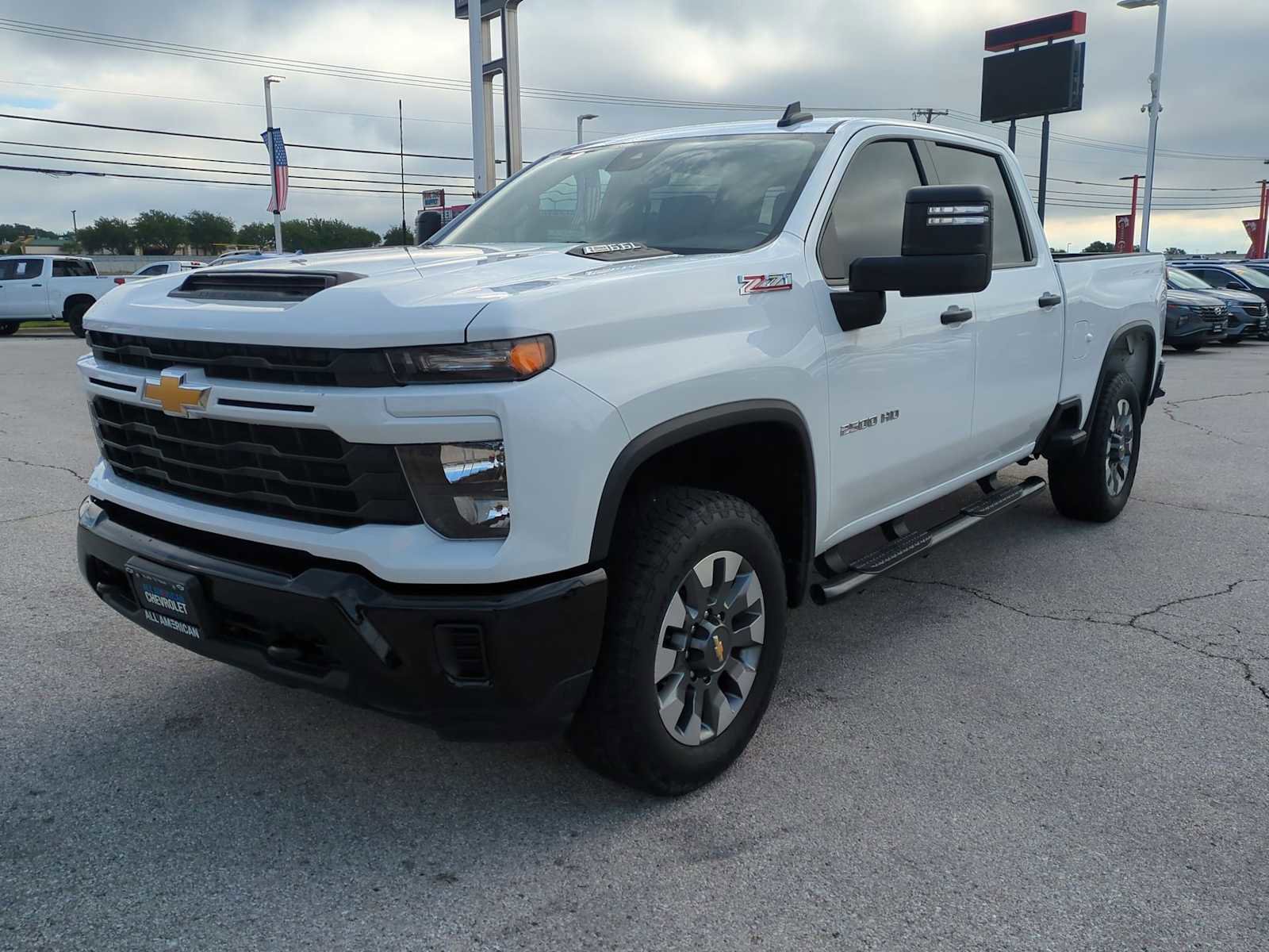 Used 2024 Chevrolet Silverado 2500 Custom w/ Custom Value Package AWD/4WD image 4