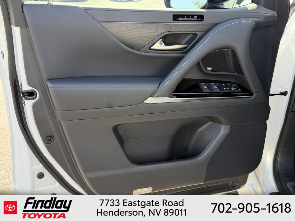Used 2026 Lexus LX 700h Luxury w/ Appearance Package AWD/4WD image 23
